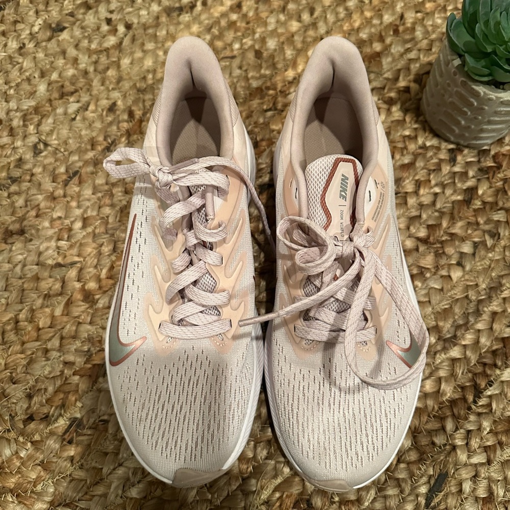 NIKE RUNNING SHOES - Picture 3 of 9